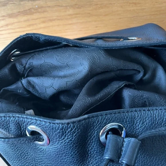 Michael Michael Kors Large Jules Black Bucket Bag - Picture 9 of 16